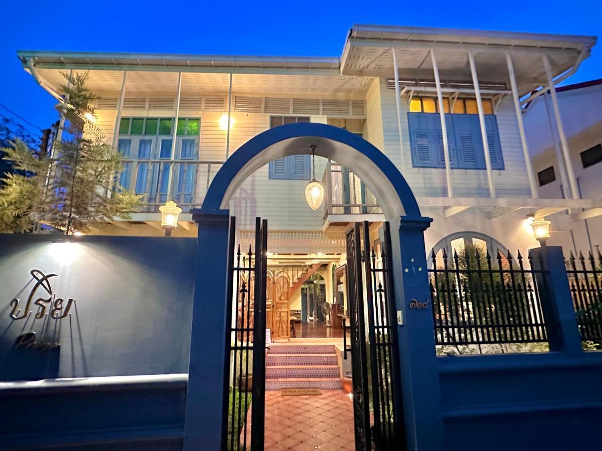 Priya Boutique House Panzió Bangkok Kültér fotó