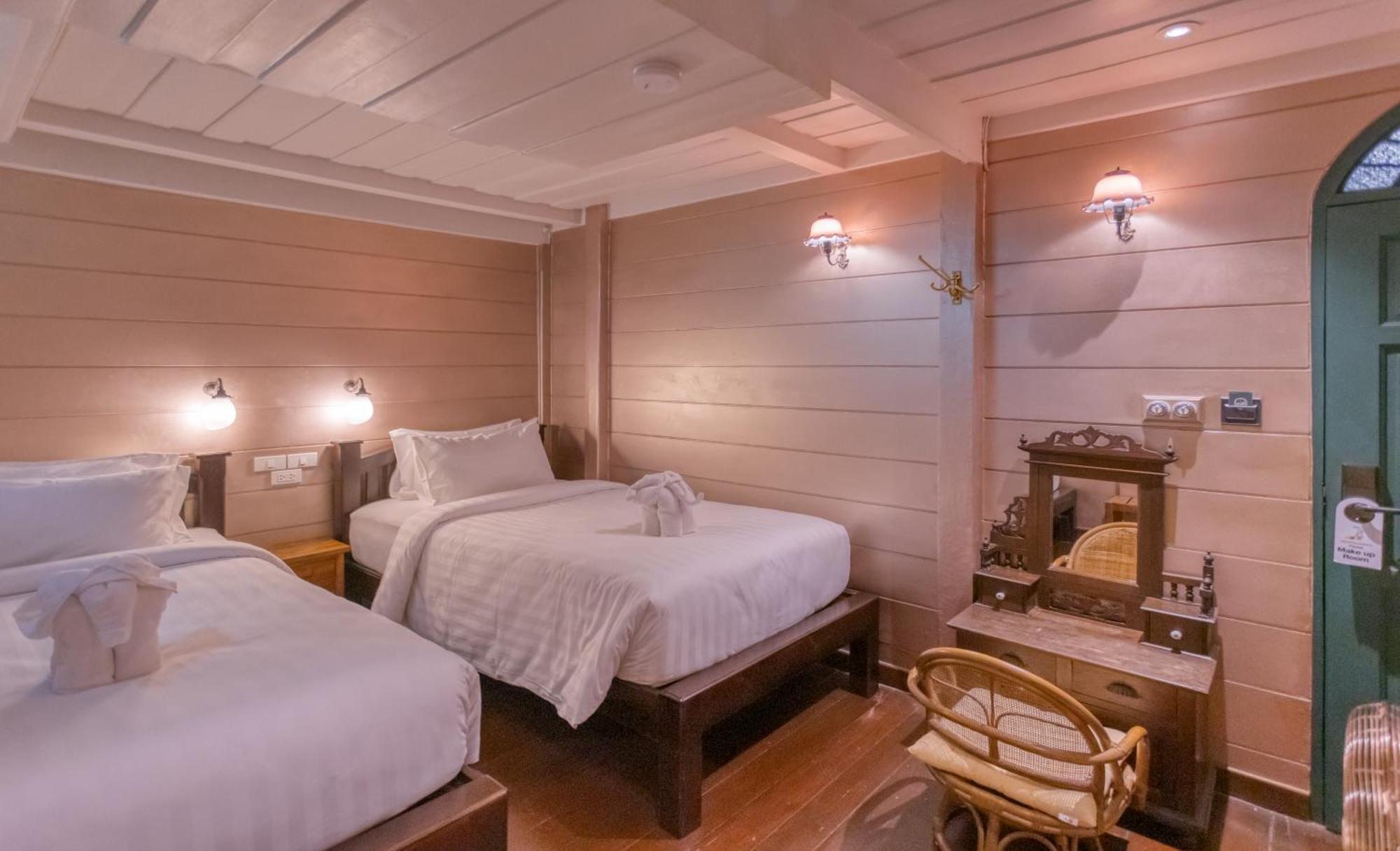 Priya Boutique House Panzió Bangkok Kültér fotó