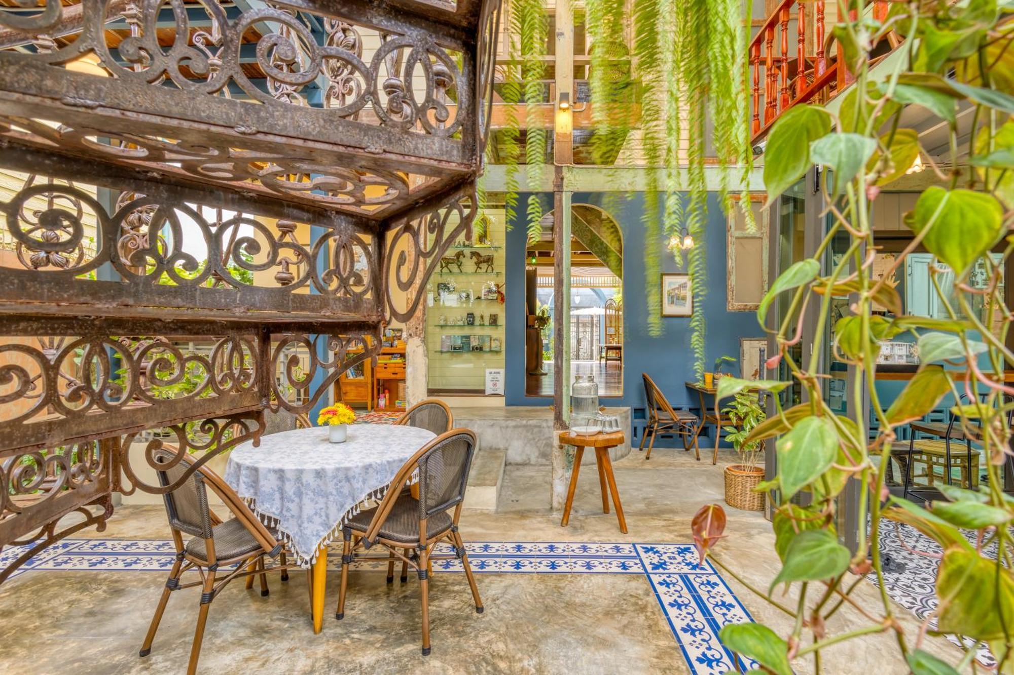 Priya Boutique House Panzió Bangkok Kültér fotó